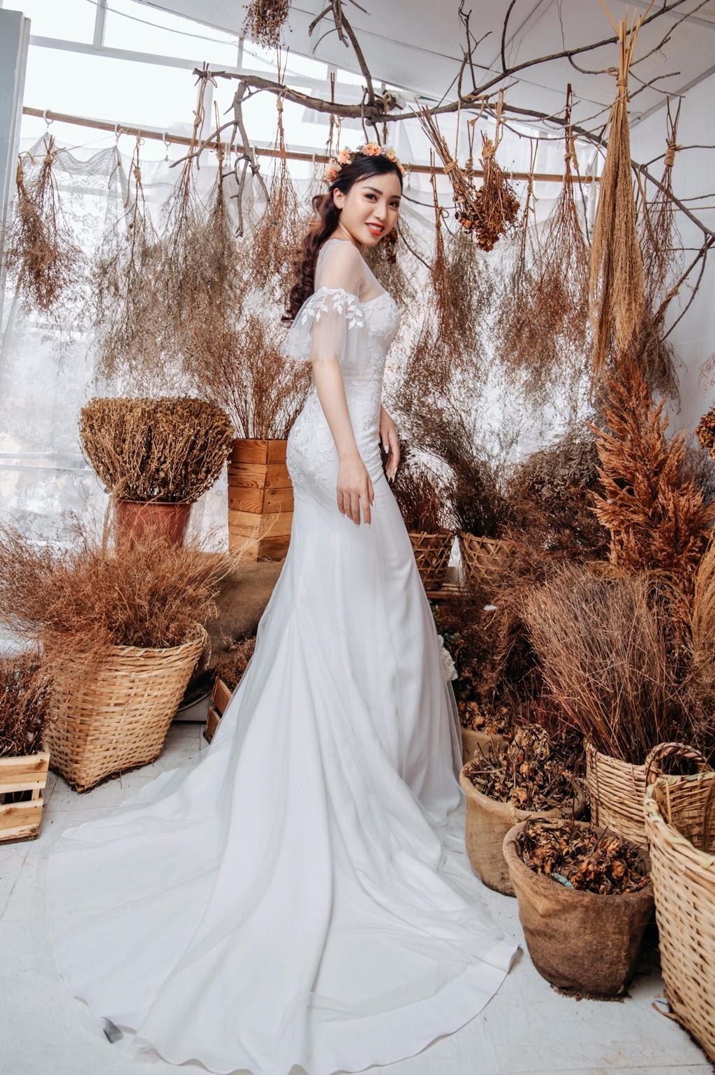 22 mẫu váy cưới bầu biến cô dâu thành công chúa trong ngày cưới 