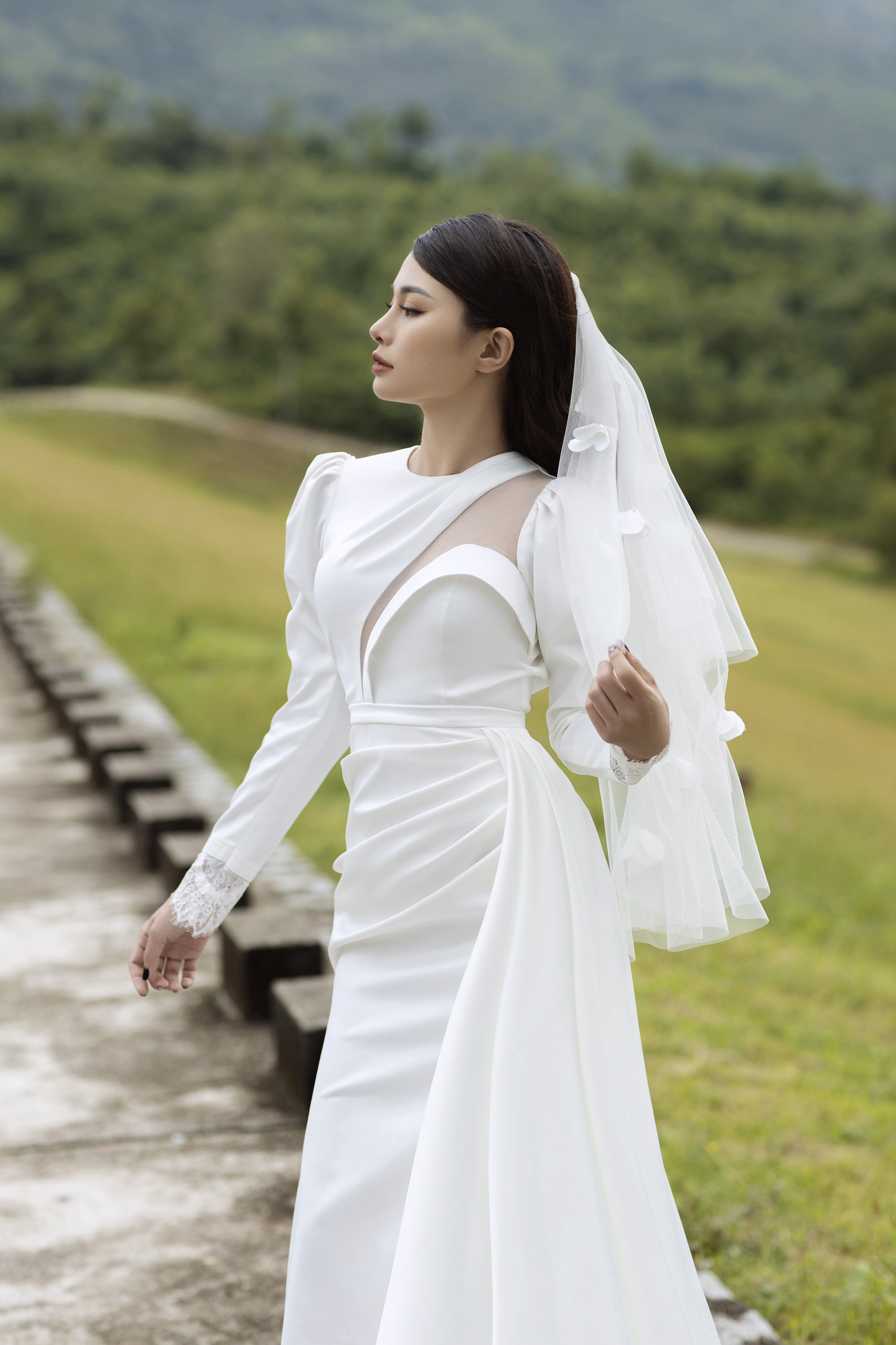 Váy cưới tay dài Lovely - OANH Design